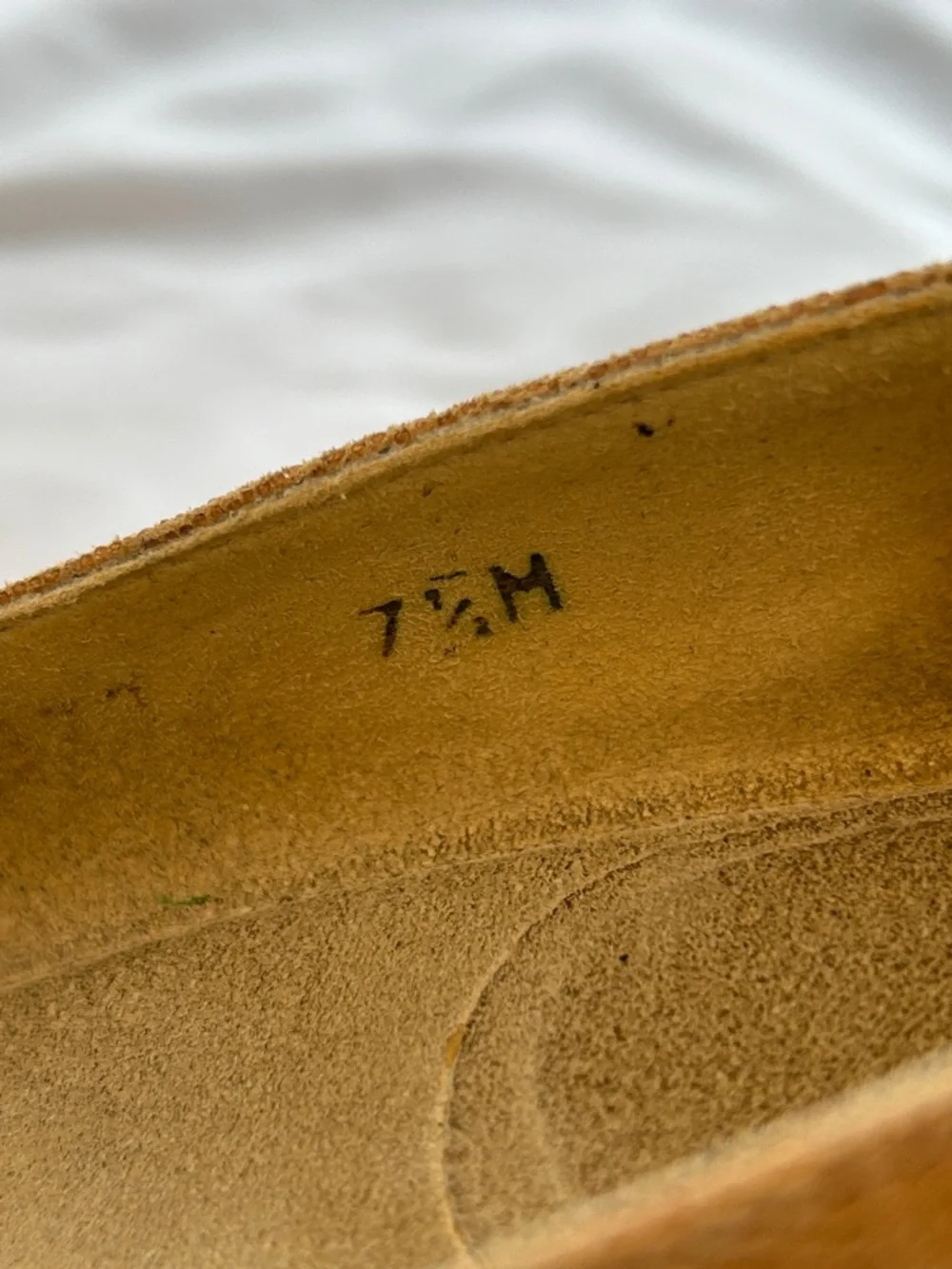 Stuart Weitzman Tan Lizard-Embossed Wedge Pumps with Tortoise Buckle 7.5 - Picture 8 of 8